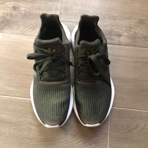 Women’s Adidas sz 9